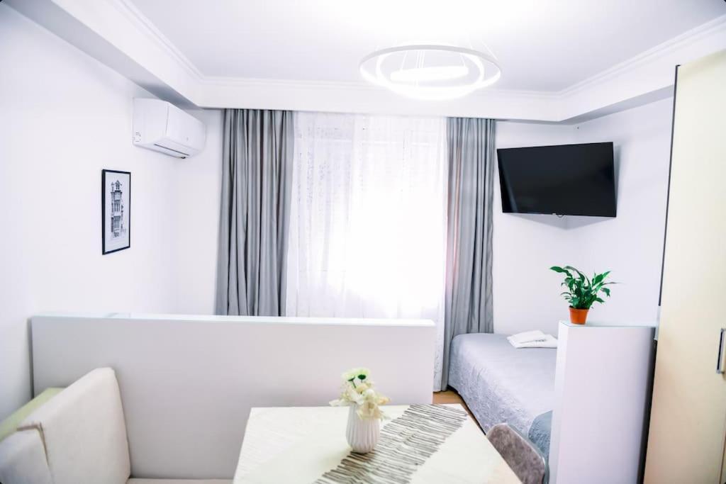 Magda Studio In Berat Center Bagian luar foto