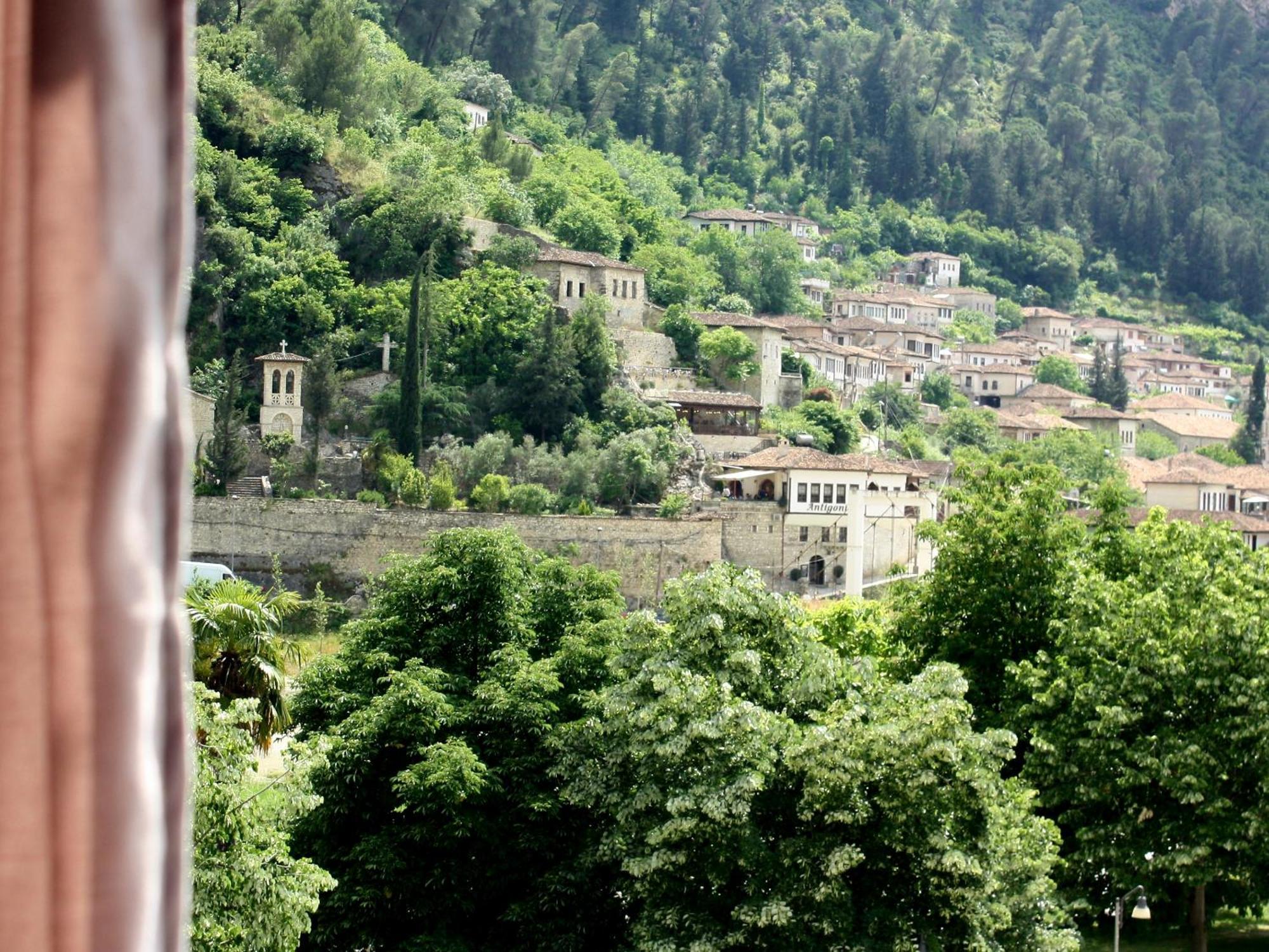 Magda Studio In Berat Center Bagian luar foto